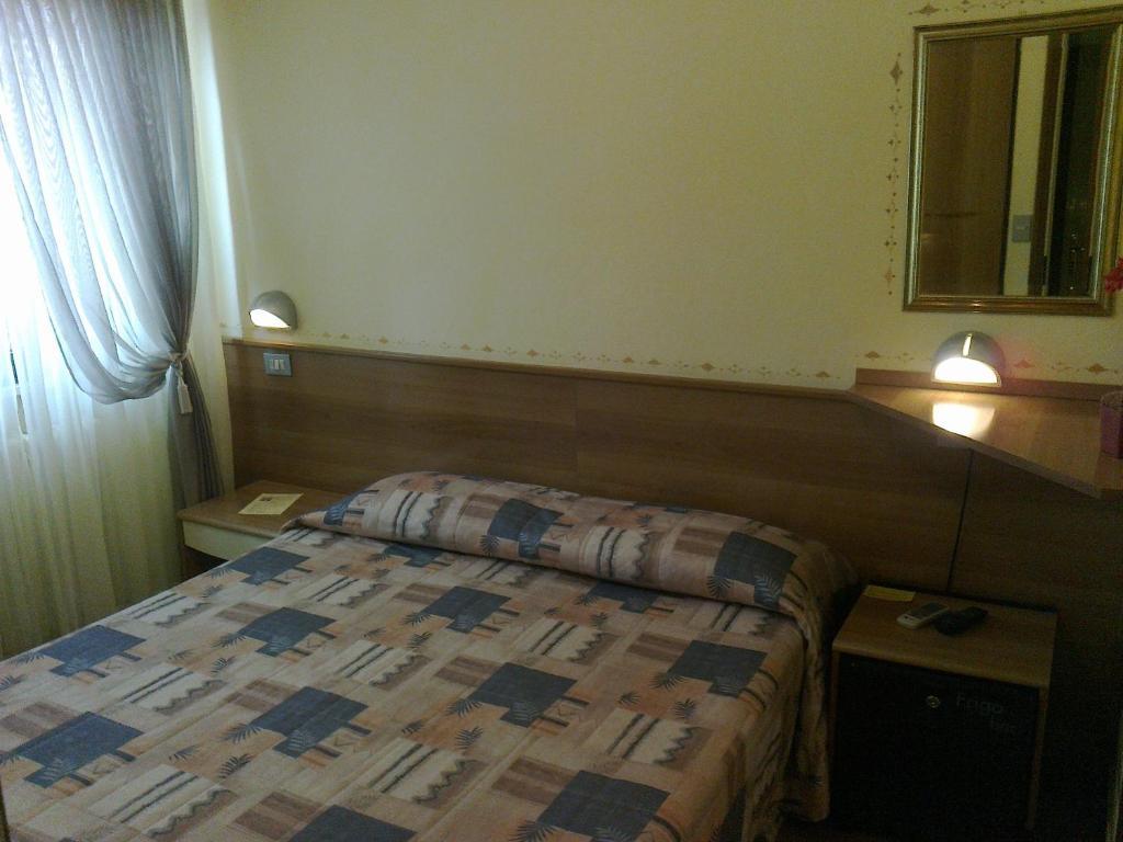 Hotel Belvedere Sirmione Oda fotoğraf